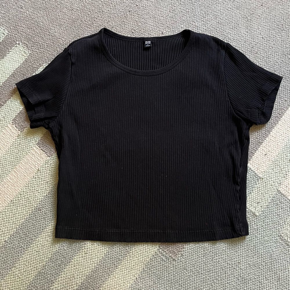 Uniqlo Black Ribbed Women's Top Cropped Women’s Small